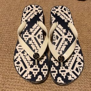Tory Burch sz 10 navy white flip flop